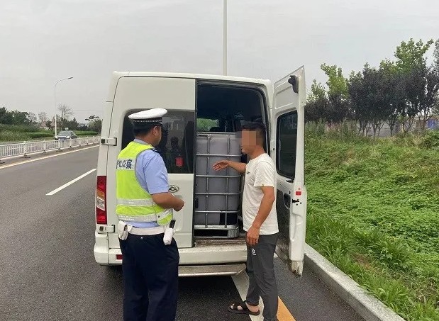 7月份全市范圍內(nèi)面包車(chē)集中整治！